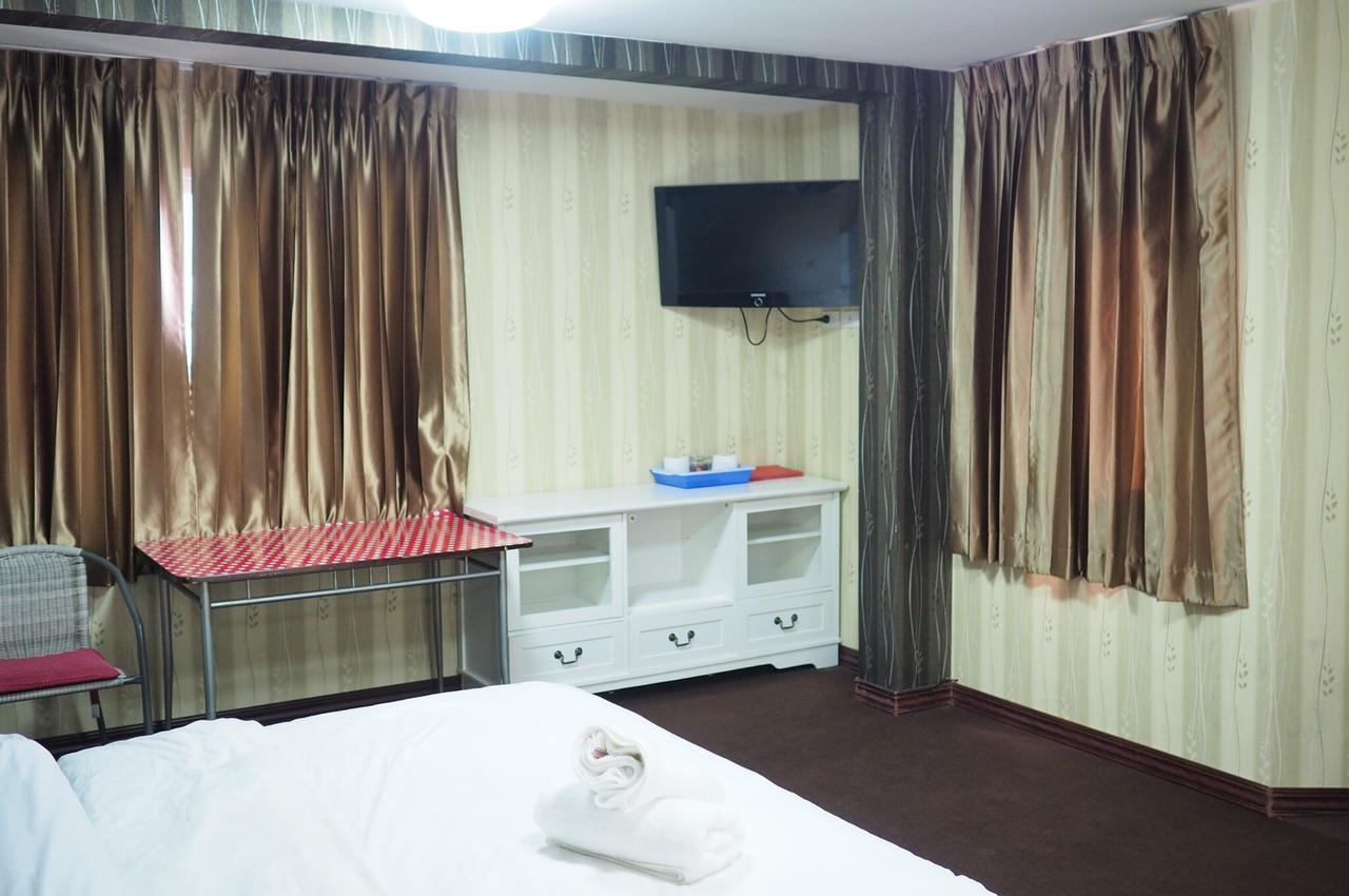 Hari Om Delhi Darbar Hotel Pattaya Exterior photo