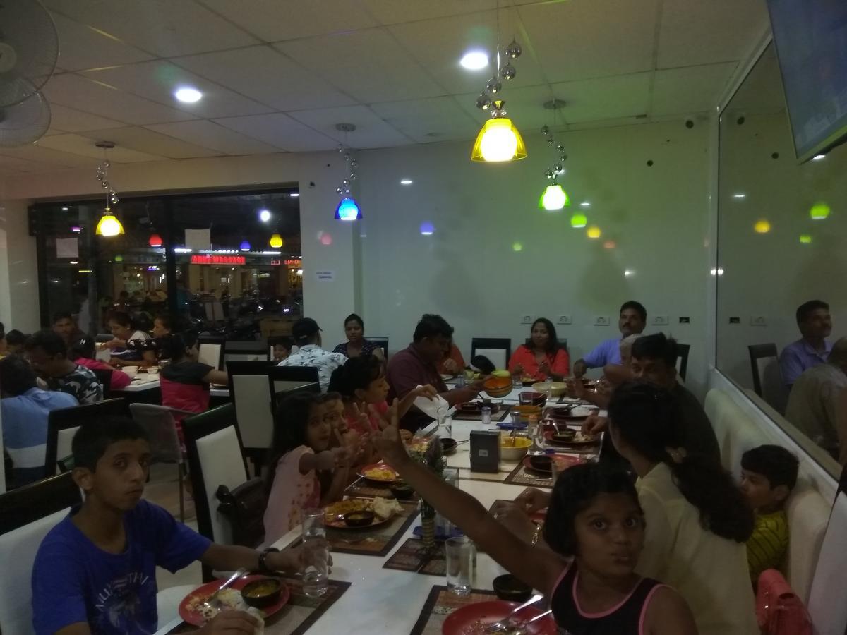 Hari Om Delhi Darbar Hotel Pattaya Exterior photo
